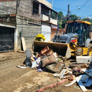 Águas do Rio atua na limpeza de ruas e doações na Baixada Fluminense