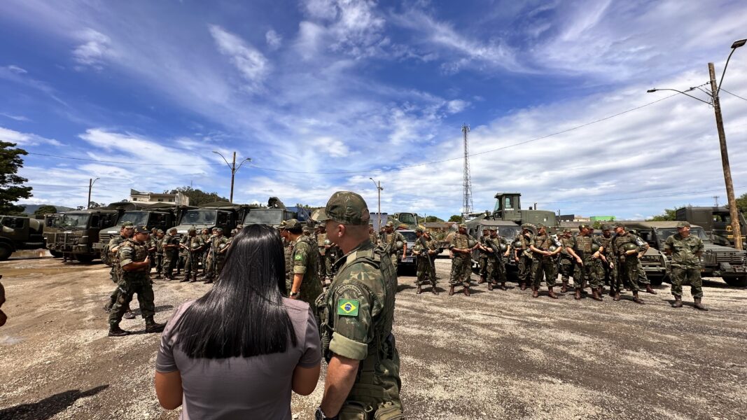 100 fuzileiros vão atuar nos bairros afetados pelo temporal em Queimados