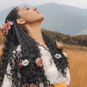 Cantora Clarice Feh lança videoclipe gravado no Parque Natural do Gericinó, em Nilópolis