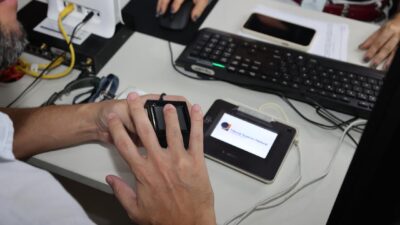 A 50 dias do fim do prazo, mais de 4 milhões de eleitores do RJ ainda não têm biometria coletada