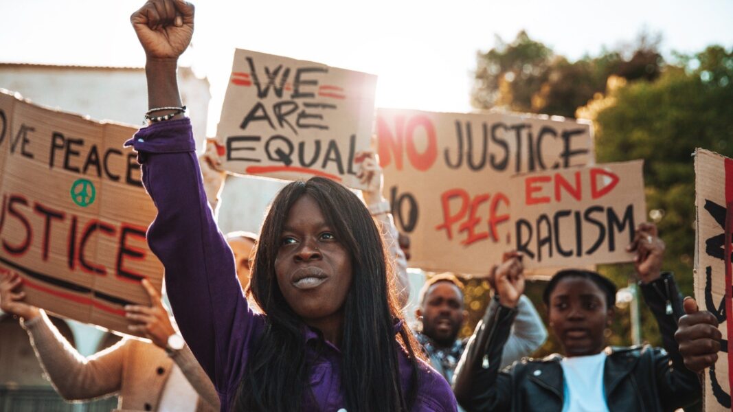 Enfrentamento à discriminação étnico-racial deve ser central nas prioridades do G20