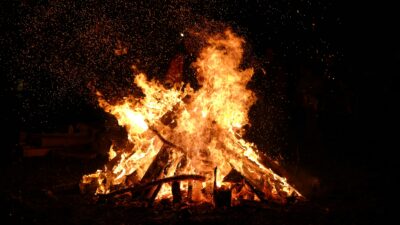 Um meritiense na fogueira – e não era noite de São João