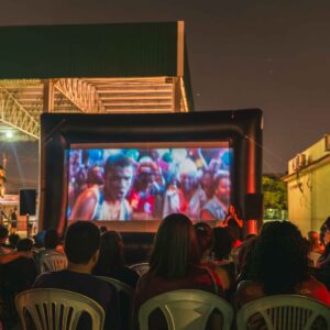 Queimados: Clube de Cinema da Praça exibe “Perlimps” em sessão gratuita ao ar livre