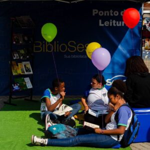 Japeri e Sesc inauguram biblioteca volante na Praça Wendel Coelho