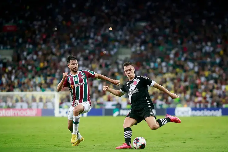 Vasco e Fluminense se enfrentam em clássico decisivo pelo Brasileirão