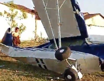 Avião Ultraleve Faz Pouso Forçado em Nova Iguaçu e Deixa Piloto Ferido