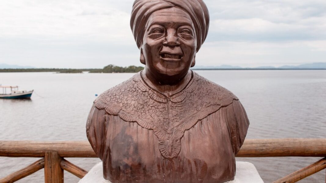 Busto em homenagem a líder quilombola Maria Conga sofreu 2º ataque na véspera do feriado de 20/11