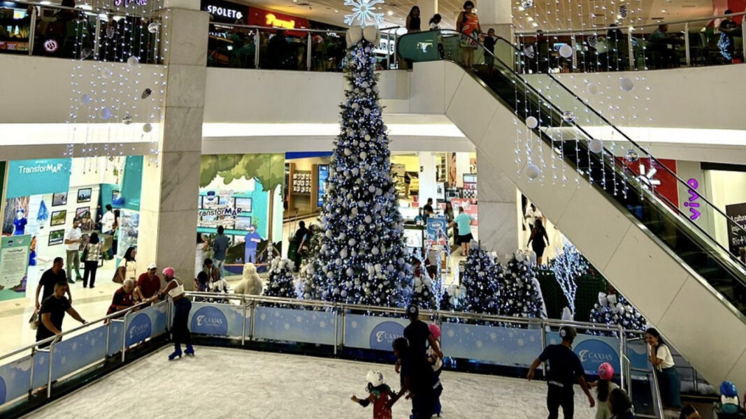 Caxias Shopping tem pista de patinação no gelo