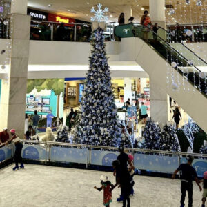 Caxias Shopping tem pista de patinação no gelo