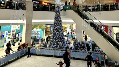 Caxias Shopping tem pista de patinação no gelo