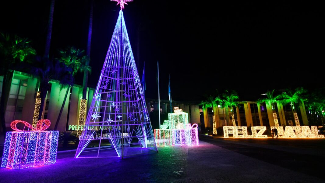 Natal em Nova Iguaçu: decoração encanta moradores e aquece o clima festivo na cidade