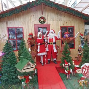 Casa do Papai Noel encanta crianças e famílias no Calçadão de Nilópolis