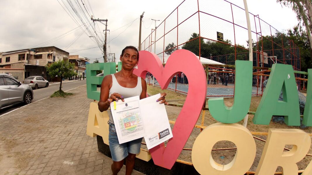 Nova Iguaçu: Famílias do Conjunto Habitacional Josefa Roberto Ferreira recebem títulos de residência