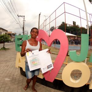 Nova Iguaçu: Famílias do Conjunto Habitacional Josefa Roberto Ferreira recebem títulos de residência