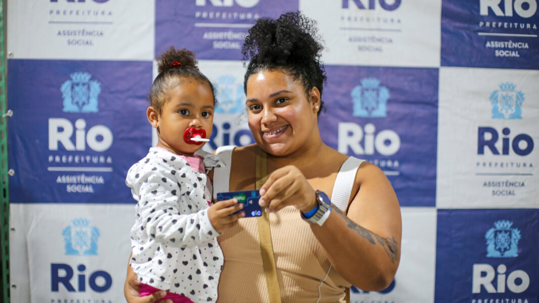 Cartão Recomeçar: Primeiro Dia de Entregas na Arena Jovelina Pérola Negra Alcança 82% dos Beneficiários