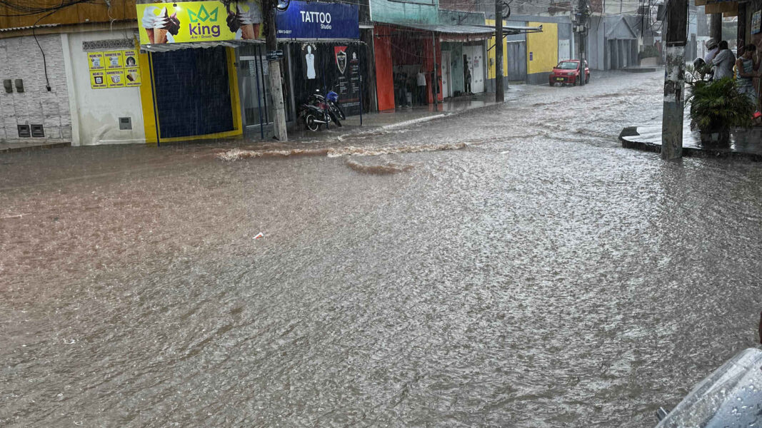 Tempestade atinge a Baixada Fluminense e previsão indica mais chuvas para o fim de semana