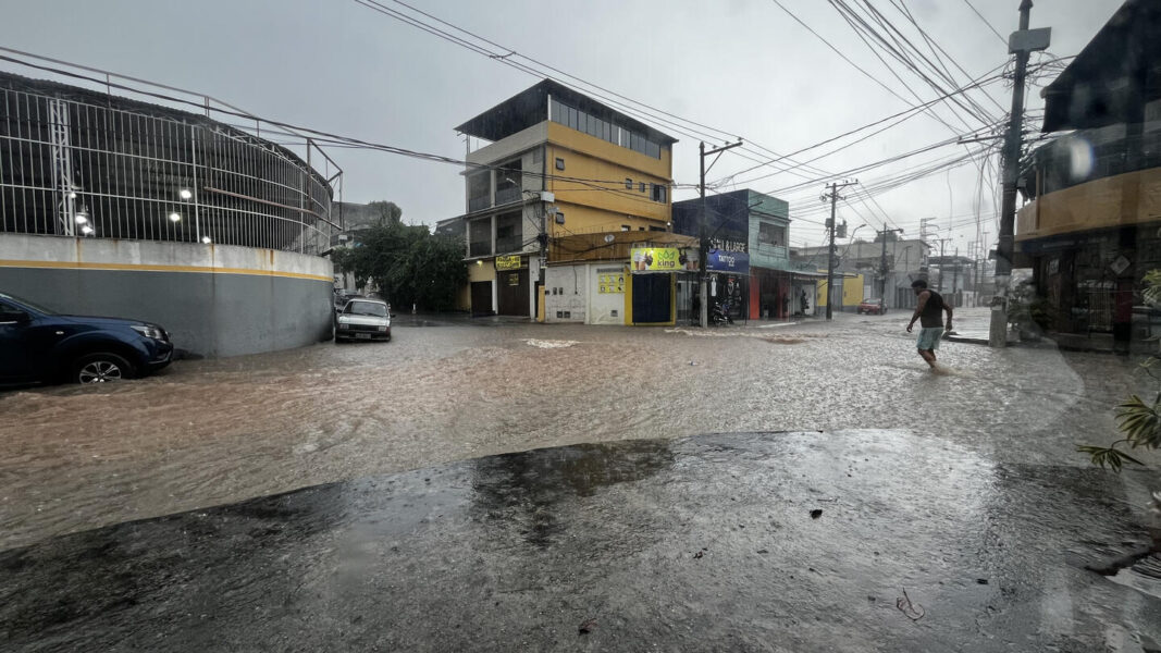 Temporal causa alagamentos e transtornos na Baixada Fluminense