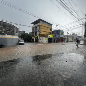 Temporal causa alagamentos e transtornos na Baixada Fluminense