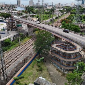 Passarela caracol do Viaduto Dom Adriano Hipólito passa por obras de manutenção