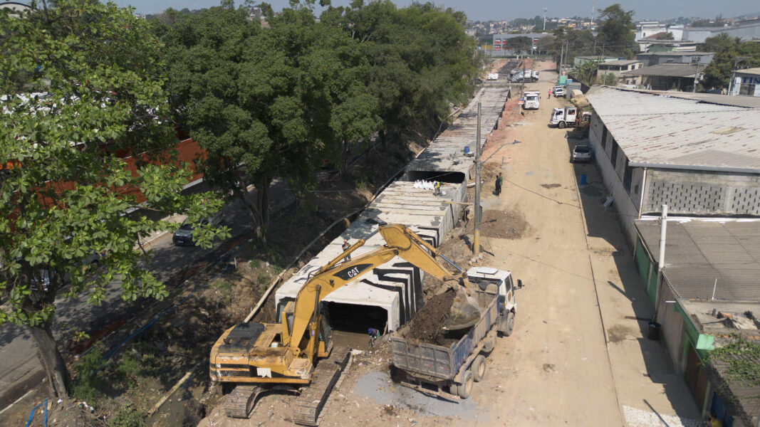 Governo do Estado intensifica obras contra enchentes na Baixada Fluminense