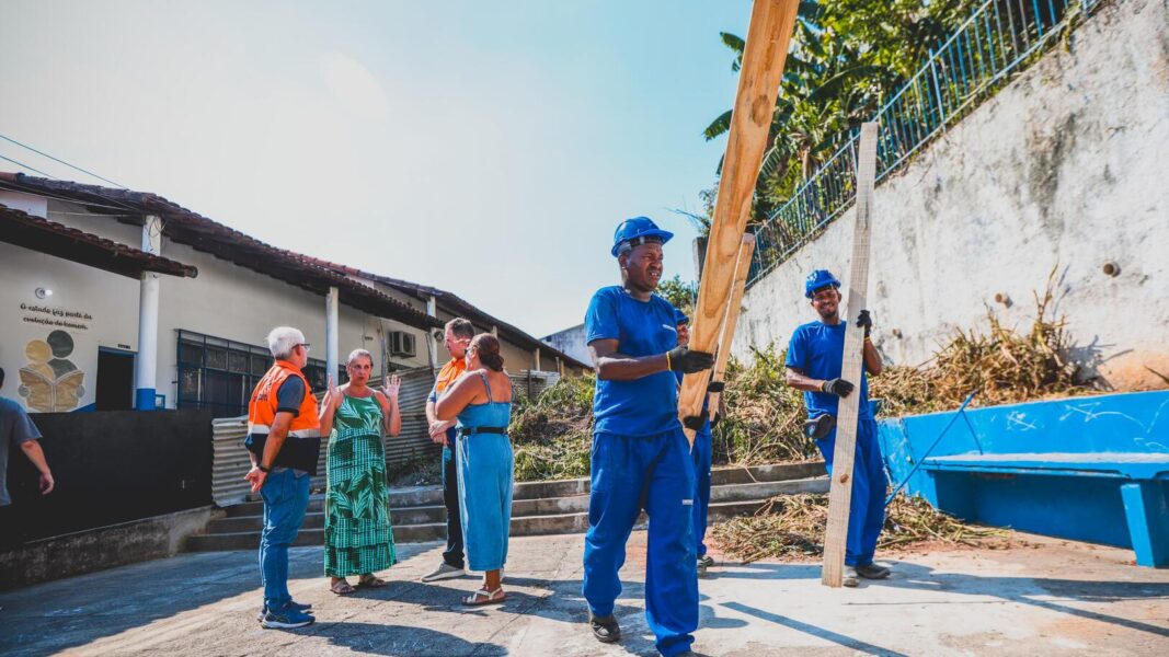 Obras de contenção em encosta da Escola Municipal Barão do Rio Branco são iniciadas