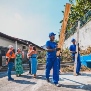 Obras de contenção em encosta da Escola Municipal Barão do Rio Branco são iniciadas