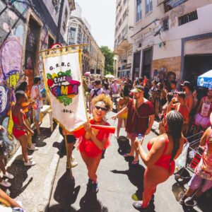 Sesc RJ cai na folia na Baixada Fluminense com blocos de rua, oficinas e atividades para todas as idades