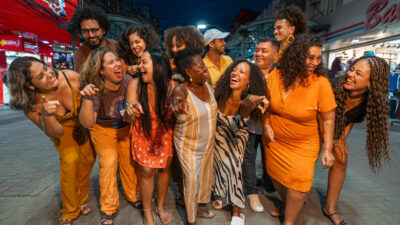 Pré-lançamento do Cast Baixada reúne artistas e coletivos no Gomeia Galpão Criativo em Duque de Caxias