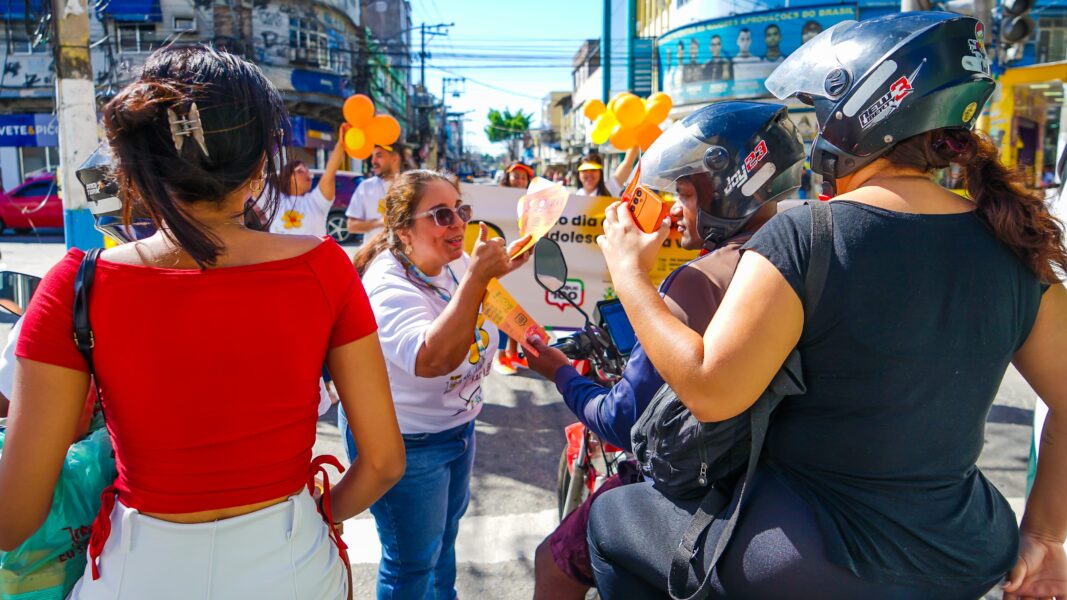Campanha Maio Laranja leva conscientização sobre abuso infantil às ruas de São João de Meriti