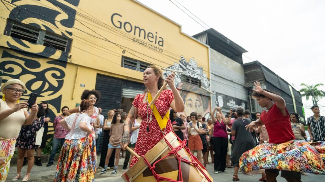 De maracatu a metal: Gomeia Galpão Criativo celebra diversidade cultural em maio