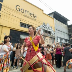 De maracatu a metal: Gomeia Galpão Criativo celebra diversidade cultural em maio