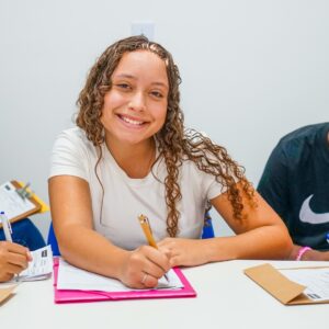 Supermercados Vianense contrata jovens aprendizes em São João de Meriti