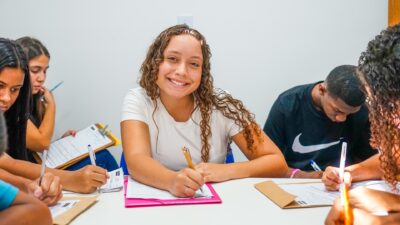 Supermercados Vianense contrata jovens aprendizes em São João de Meriti