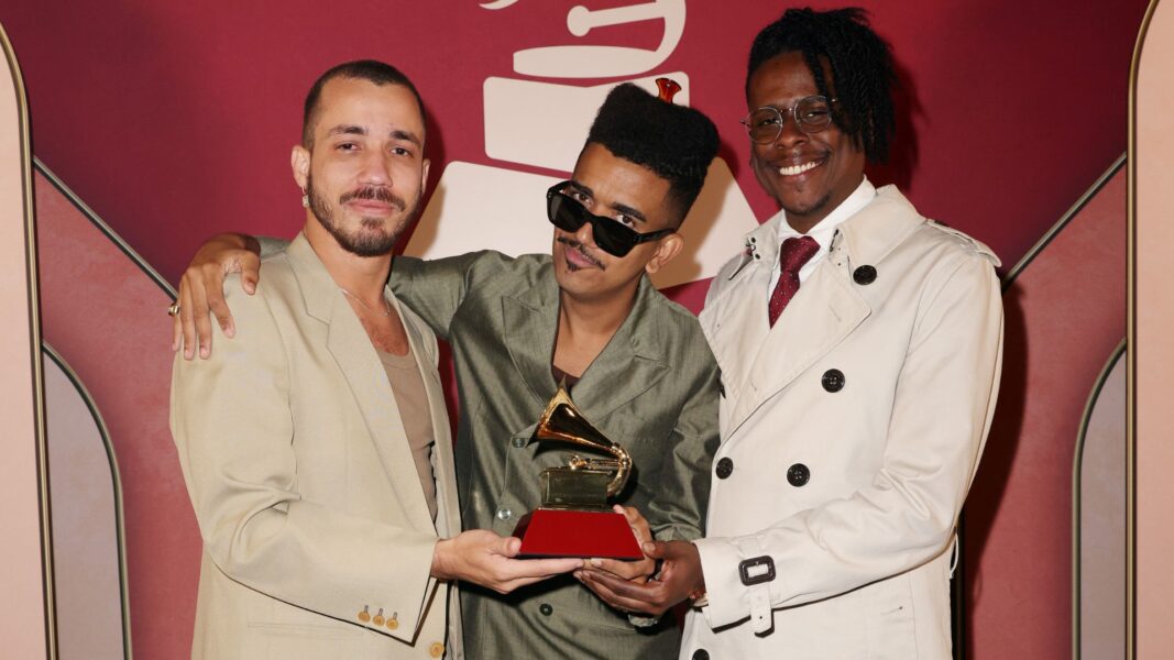 Os Garotin: Sesc Nova Iguaçu recebe o trio de São Gonçalo que levou o Grammy Latino 2024