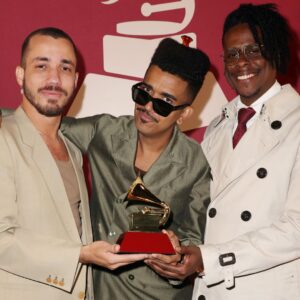 Os Garotin: Sesc Nova Iguaçu recebe o trio de São Gonçalo que levou o Grammy Latino 2024