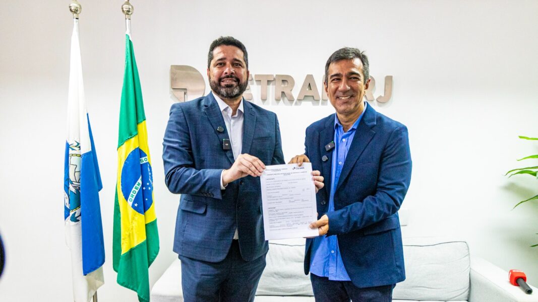 Detran RJ e Correios assinam contrato para entrega domiciliar gratuita de documentos