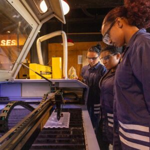 Firjan SENAI oferece 440 vagas gratuitas em cursos técnicos na Baixada Fluminense