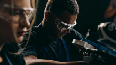 Mais de 3 mil vagas de emprego formal, estágio e jovem aprendiz