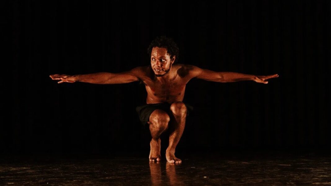 “Macacos”, aclamado espetáculo de Clayton Nascimento, chega ao Teatro Nova Iguaçu Petrobras