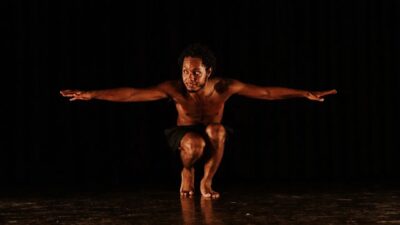 “Macacos”, aclamado espetáculo de Clayton Nascimento, chega ao Teatro Nova Iguaçu Petrobras