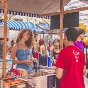 Festival Escambau abre temporada com feira criativa, exposição e vinil na Praça do Skate de Nova Iguaçu