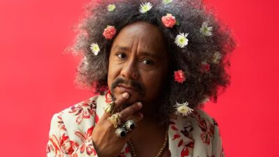 Chico César traz show comemorativo aos 30 anos do disco “Aos Vivos” para Duque de Caxias