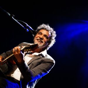 Paulinho Moska faz show gratuito em Duque de Caxias pelo 90’s Festival