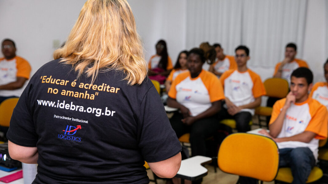 Curso gratuito de logística oferece qualificação para jovens em Duque de Caxias