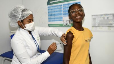 Nova Iguaçu reforça vacinação contra o HPV com dose única para crianças e adolescentes