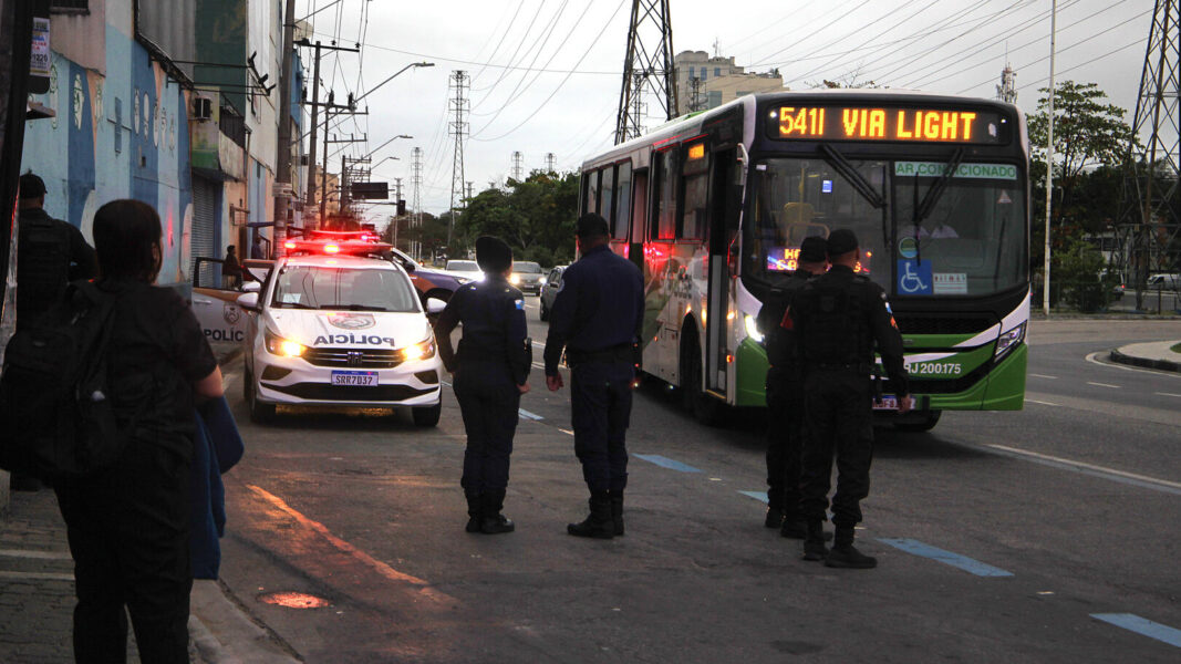 “Patrulha da Madrugada” reforça policiamento em Nova Iguaçu nas primeiras horas do dia