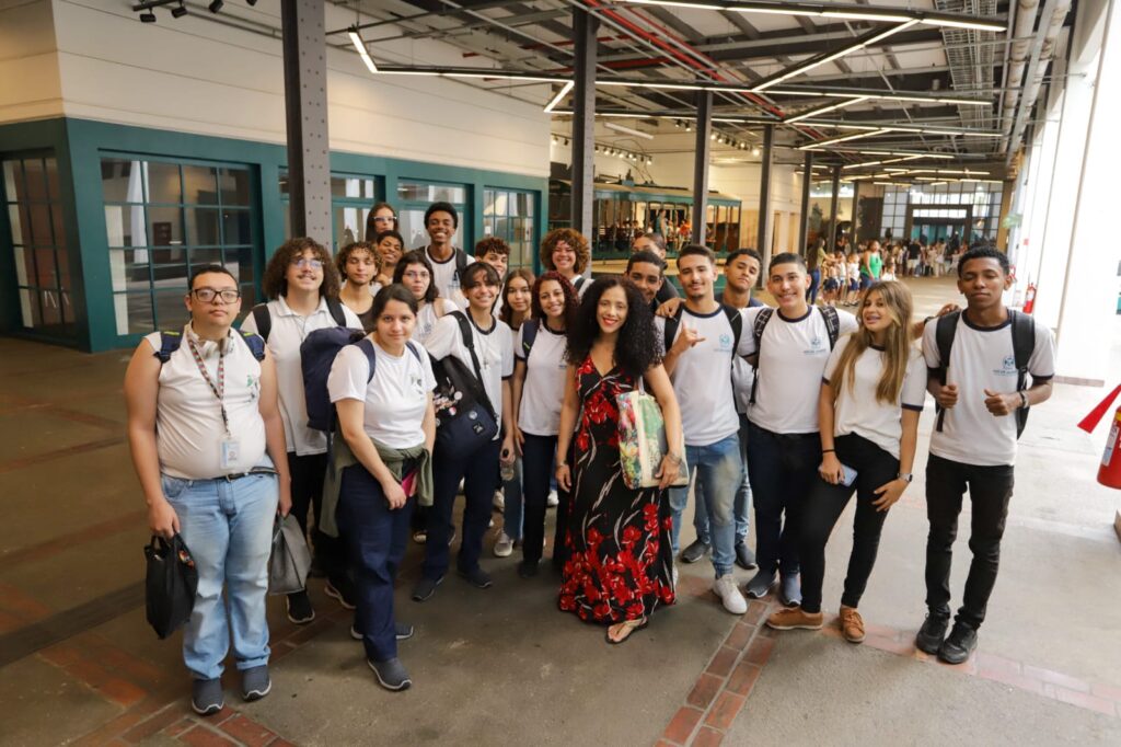  Estudantes do Ciep 100 São Francisco de Assis - Intercultural Brasil-França aprenderam um pouco mais sobre fontes de energia, consumo consciente e combate ao desperdício