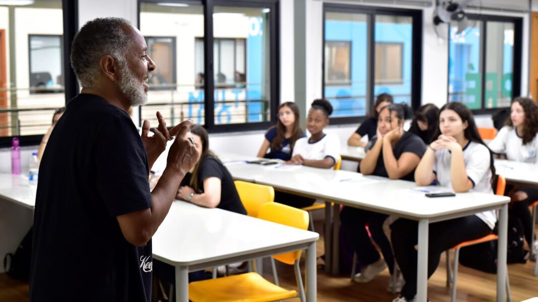 Sesc RJ abre turma online do curso preparatório para mestrado e doutorado a pessoas negras e periféricas