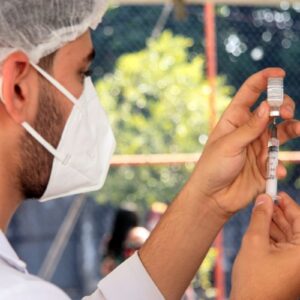 Nova Iguaçu amplia o público-alvo da vacinação contra a variante JN.1 da Covid-19