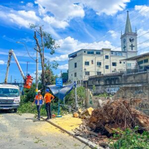 Defesa Civil de São João de Meriti atua em força-tarefa após tempestade